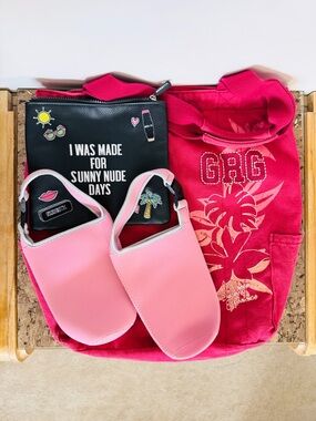 Vintage Garage Red Floral Canvas Tote, Black Swimsuit Bag, and 2 Bottle Cozies 💝
